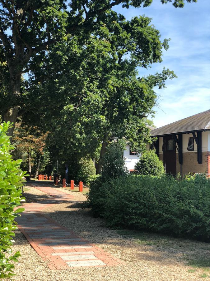 Gilwell Park Hotel Chingford Exterior photo