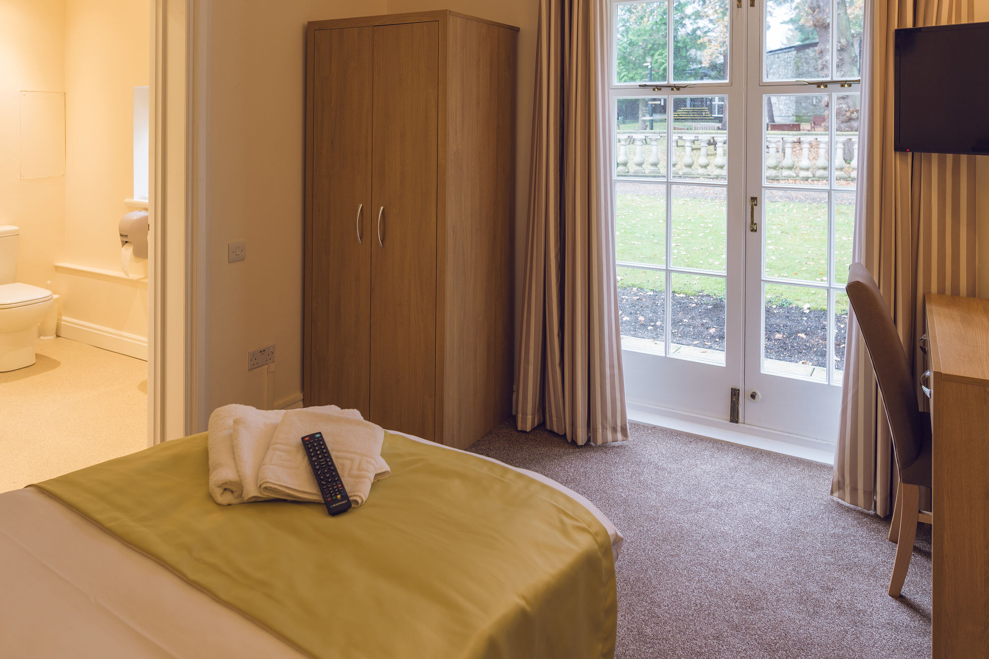 Gilwell Park Hotel Chingford Exterior photo